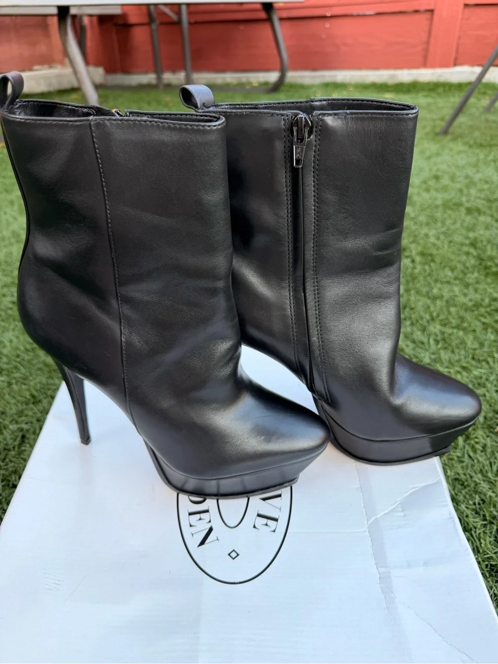 Steve Madden Kilo Black Leather Platform Ankle Booties Side Zip Round Toe 8M